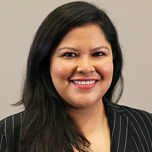 <h4 style="margin: 4px 0; font-weight: bold; color: #f2a900; text-transform: uppercase;">Dayana Alvarez</h4>
