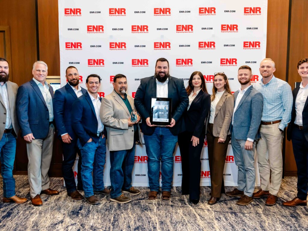 group picture of Hensel Phelps team accepting the project award for the Chronos Tower, Meteor Astropub, Bar Zenith and Supporting Facilities. 