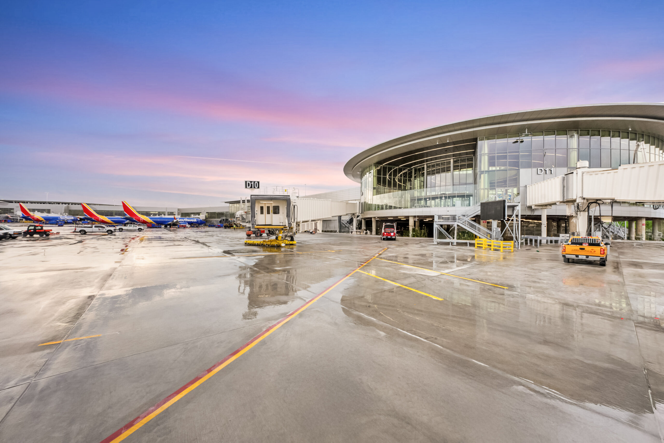 AVL airport interior – concourse perspective