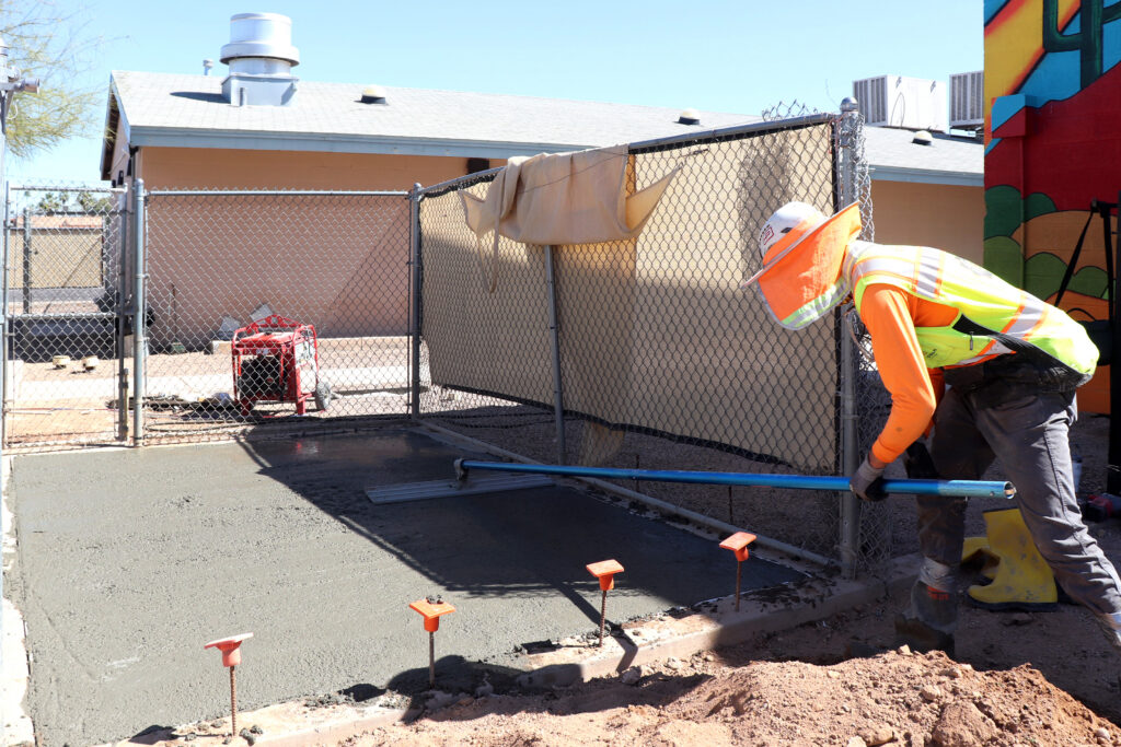 Concrete self-work of kennels